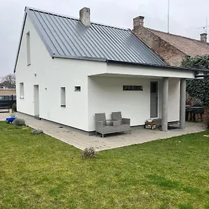 Cely Dum + Zahrada , Pardubice Česká republika